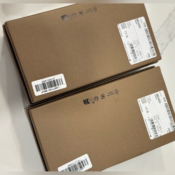 Burberry Large Sunglass box set - Picture 4 of 7